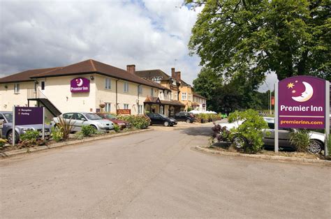 cheap hotels bagshot area